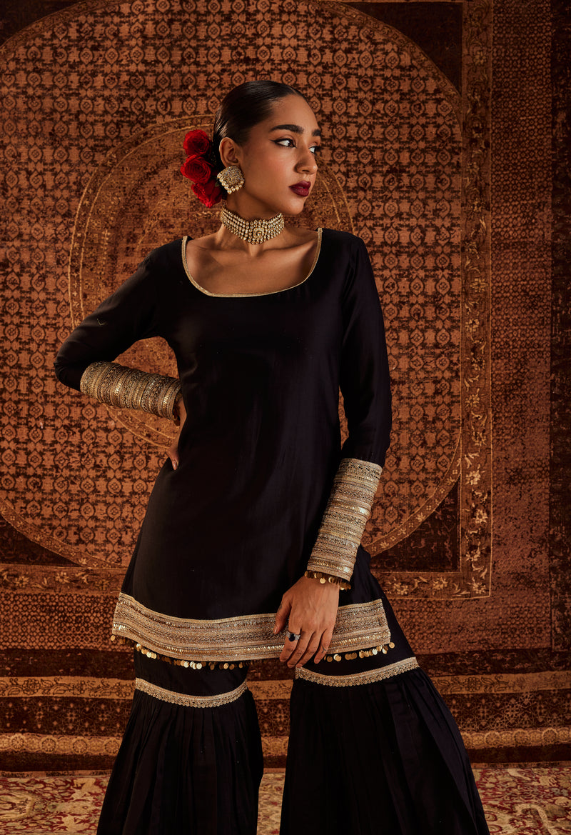 Sultana Black Sharara Set Roze Sultana Black Sharara Set Roze