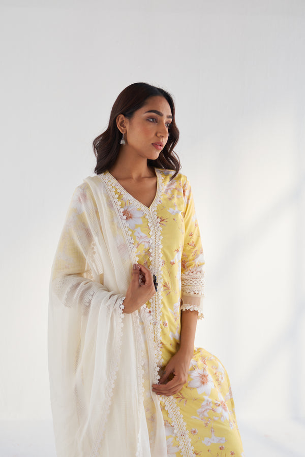 Amina Dupatta