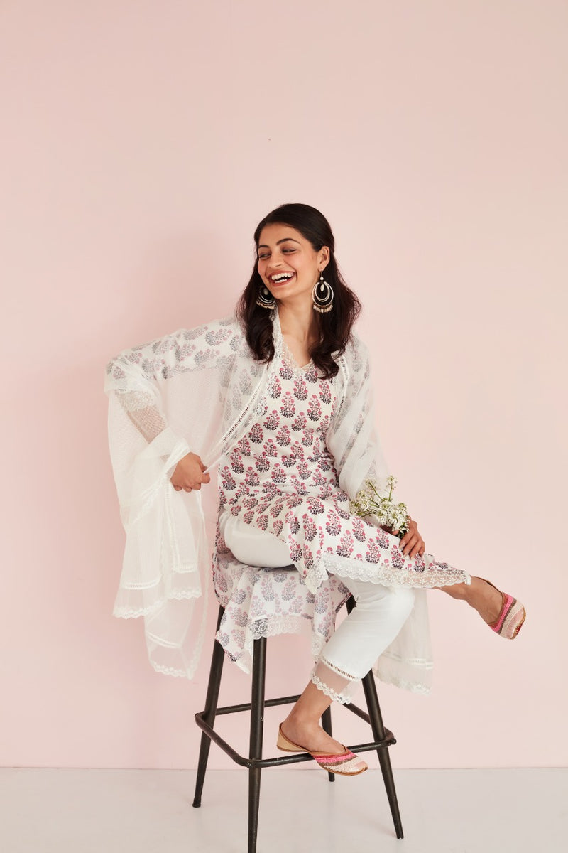 INAAYAT KURTA SET