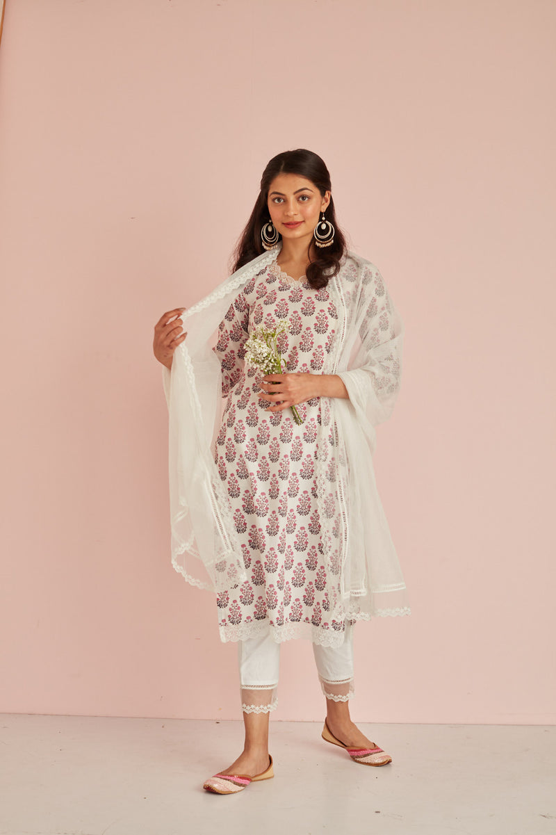INAAYAT KURTA SET