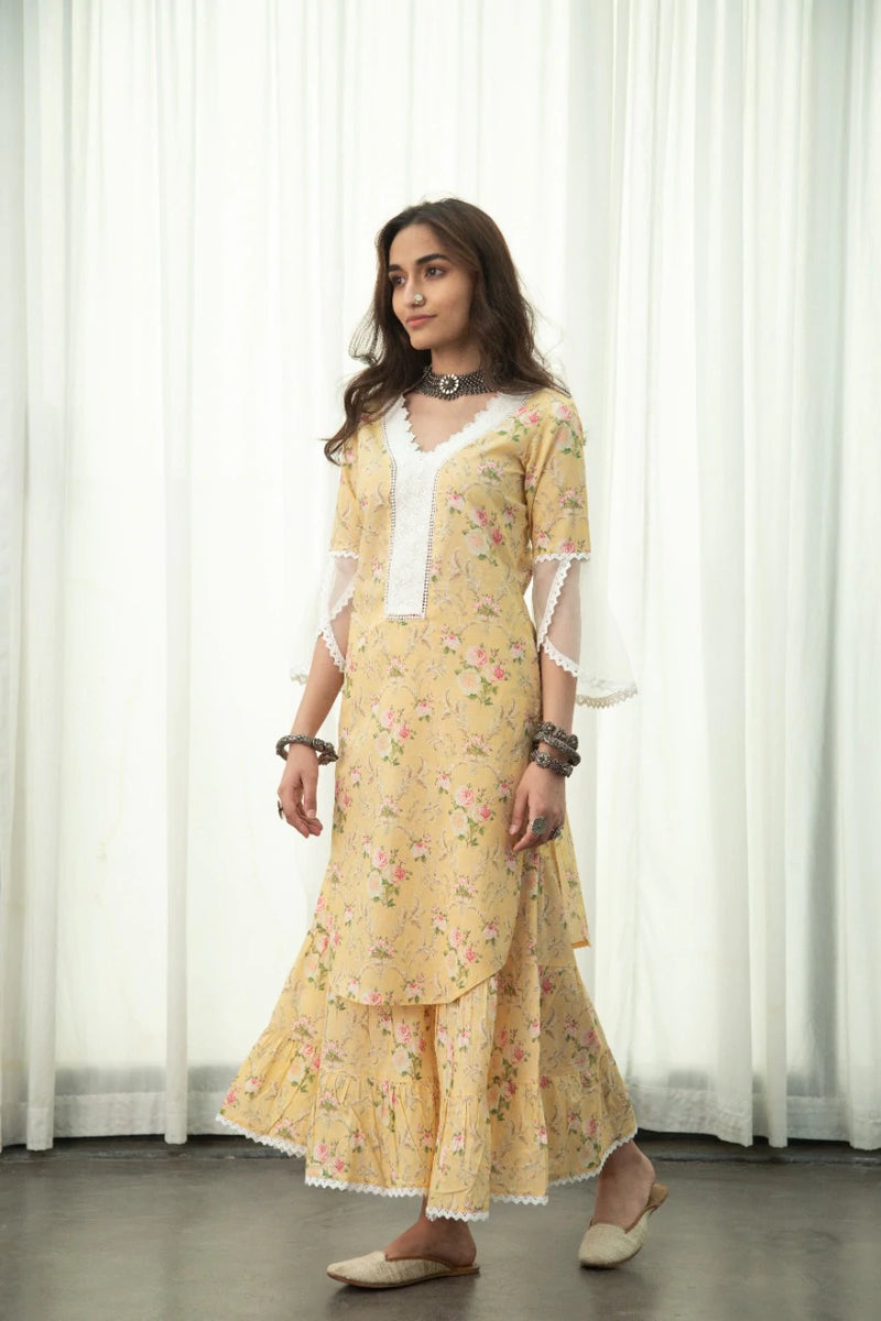 Niti Taylor in Zoya Kurta Set