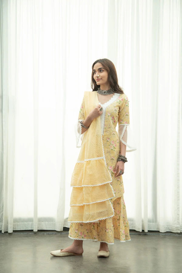 Niti Taylor in Zoya Kurta Set