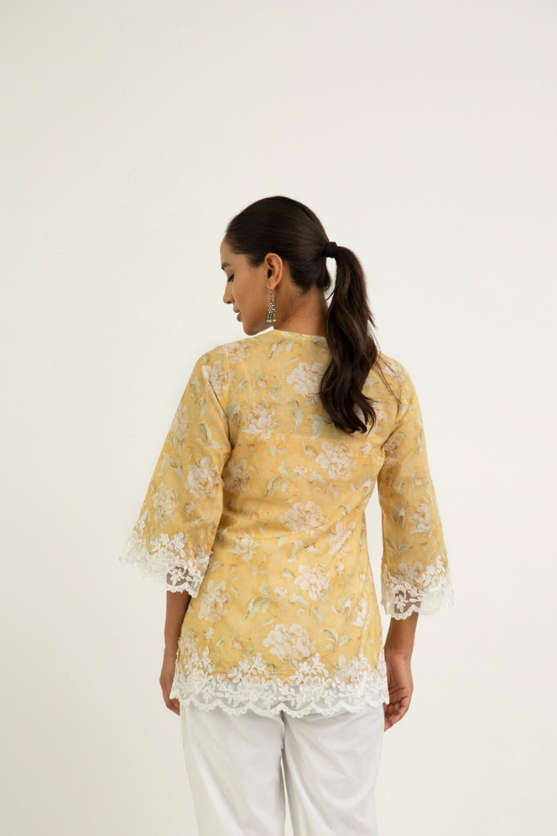 Komal Pandey in Luna Kurti