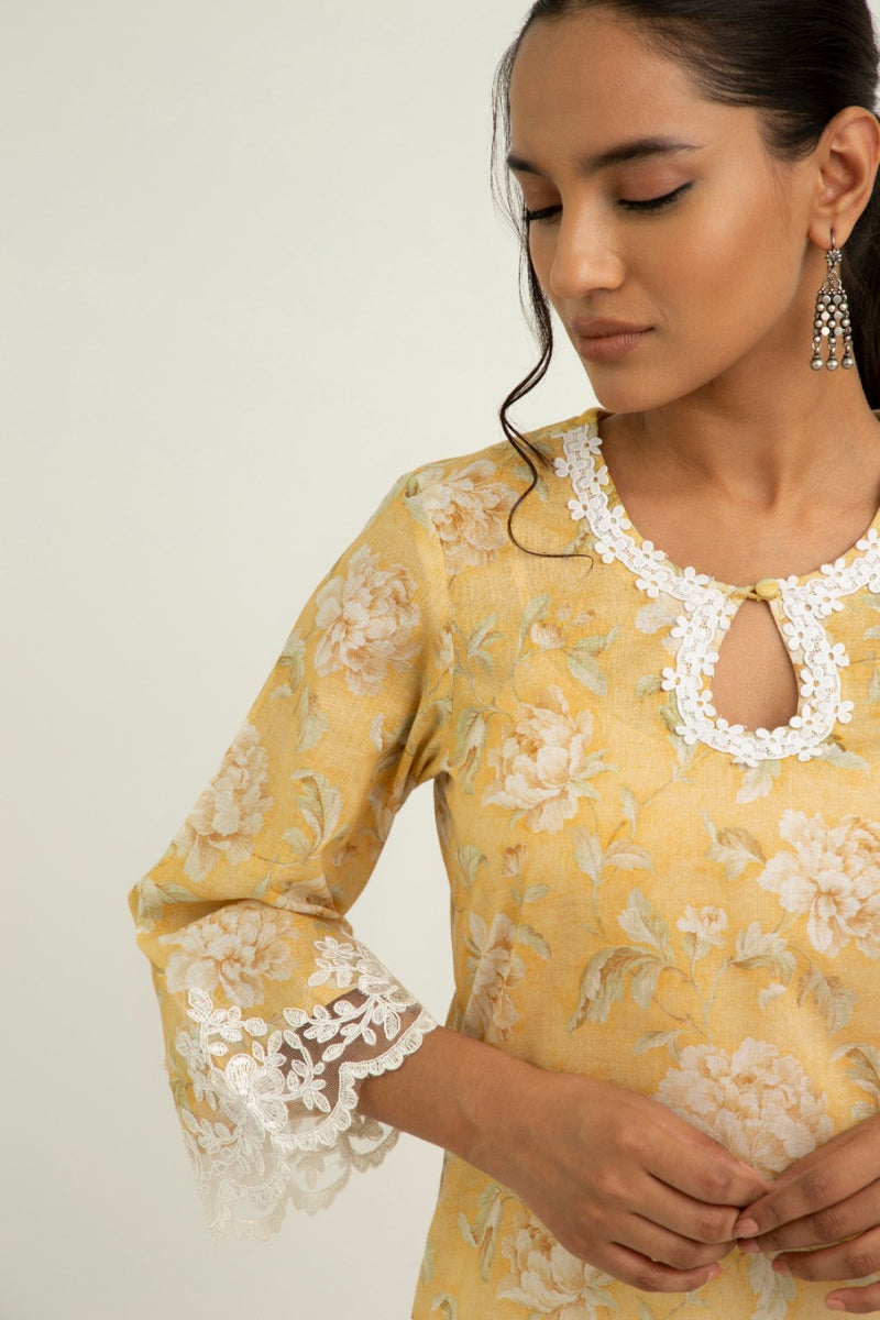 Komal Pandey in Luna Kurti
